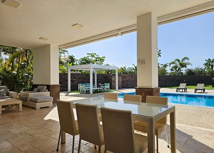 Karat Oasis Del Duque 别墅