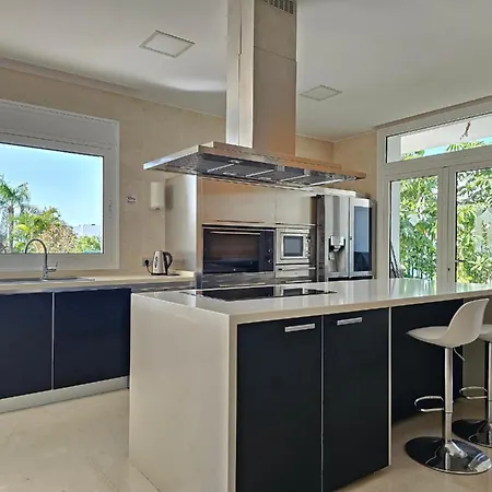 Вилла Karat Oasis Del Duque